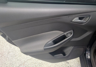 Подержанный автомобиль Ford Focus Hatchback 2011 года (15 фото)