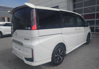 Подержанный автомобиль Honda Stepwgn 2021 года (5 фото)