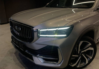 Подержанный автомобиль Geely Monjaro 2023 года (8 фото)