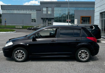 Подержанный автомобиль Nissan Tiida Hatchback 2010 года (4 фото)