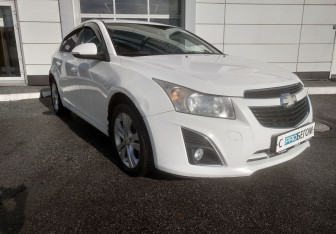 Подержанный автомобиль Chevrolet Cruze Hatchback 2014 года (9 фото)