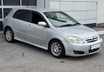 Подержанный автомобиль Toyota Corolla Hatchback 2004 года (4 фото)