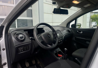 Подержанный автомобиль Renault Kaptur 2017 года (13 фото)