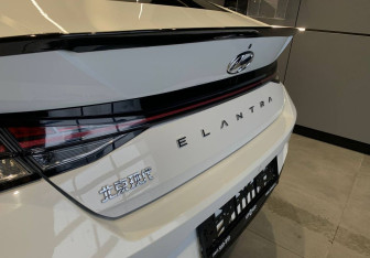 Подержанный автомобиль Hyundai Elantra Sedan 2020 года (9 фото)