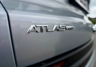 Подержанный автомобиль Geely Atlas Pro 2022 года (7 фото)