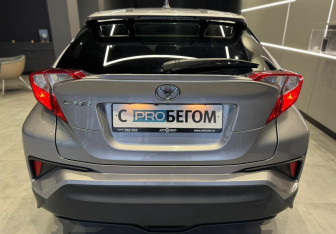 Подержанный автомобиль Toyota C-HR 2020 года (6 фото)