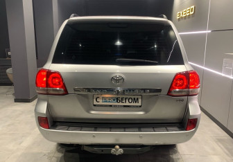 Подержанный автомобиль Toyota Land Cruiser Suv 2009 года (15 фото)