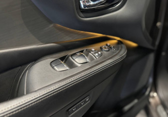 Подержанный автомобиль Nissan Murano Suv 2018 года (16 фото)