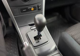 Подержанный автомобиль Toyota Corolla Sedan 2007 года (11 фото)