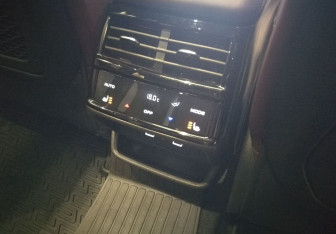 Подержанный автомобиль Geely Monjaro 2023 года (28 фото)