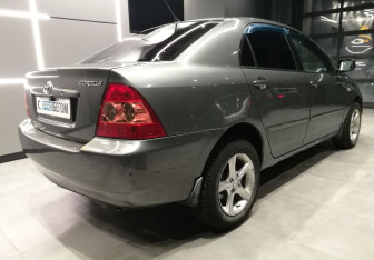 Подержанный автомобиль Toyota Corolla Sedan 2006 года (4 фото)