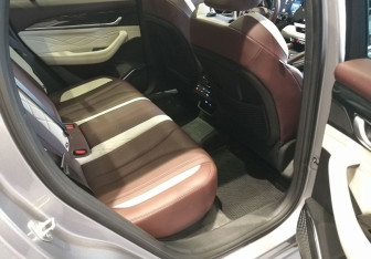 Подержанный автомобиль Geely Monjaro 2023 года (29 фото)