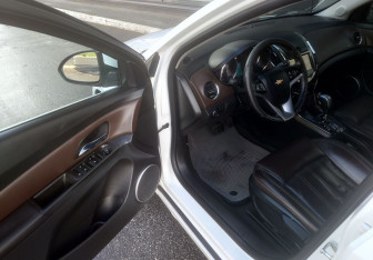 Подержанный автомобиль Chevrolet Cruze Hatchback 2014 года (19 фото)