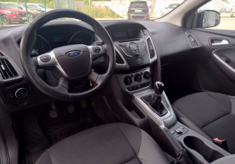 Подержанный автомобиль Ford Focus Hatchback 2011 года (10 фото)