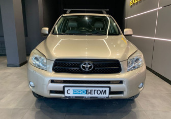 Подержанный автомобиль Toyota RAV4 2006 года (3 фото)