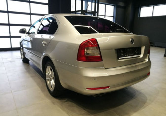 Подержанный автомобиль Skoda Octavia Liftback 2010 года (7 фото)