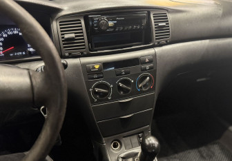 Подержанный автомобиль Toyota Corolla Sedan 2006 года (13 фото)