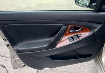 Подержанный автомобиль Toyota Camry Sedan 2008 года (11 фото)