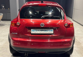 Подержанный автомобиль Nissan Juke 2011 года (6 фото)