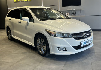 Подержанный автомобиль Honda Stream 2009 года (4 фото)