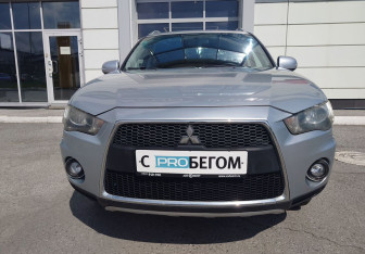 Подержанный автомобиль Mitsubishi Outlander 2010 года (2 фото)
