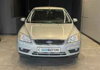 Подержанный автомобиль Ford Focus Hatchback 2007 года (3 фото)