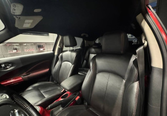 Подержанный автомобиль Nissan Juke 2011 года (15 фото)