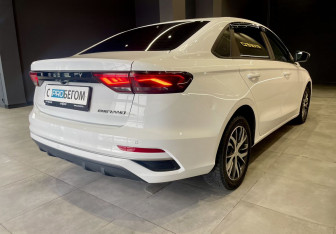 Подержанный автомобиль Geely Emgrand 2023 года (9 фото)