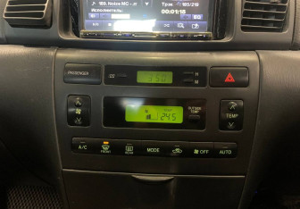 Подержанный автомобиль Toyota Corolla Hatchback 2003 года (9 фото)