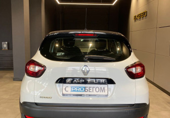 Подержанный автомобиль Renault Kaptur 2018 года (5 фото)