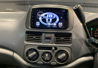 Подержанный автомобиль Toyota Raum 2000 года (9 фото)