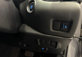 Подержанный автомобиль Toyota C-HR 2020 года (14 фото)