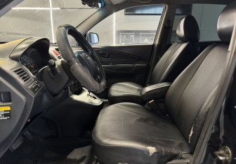 Подержанный автомобиль Hyundai Tucson 2006 года (12 фото)