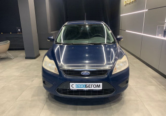 Подержанный автомобиль Ford Focus Hatchback 2011 года (3 фото)