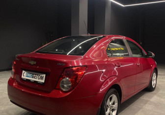 Подержанный автомобиль Chevrolet Aveo Sedan 2014 года (7 фото)