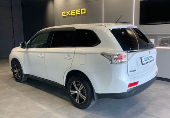 Подержанный автомобиль Mitsubishi Outlander 2014 года (7 фото)