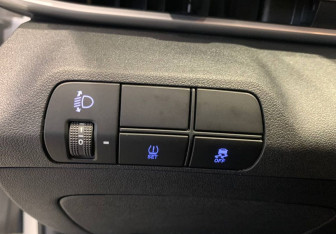 Подержанный автомобиль Hyundai Elantra Sedan 2020 года (18 фото)