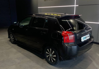 Подержанный автомобиль Toyota Corolla Hatchback 2003 года (5 фото)