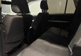 Подержанный автомобиль Suzuki Grand Vitara 2008 года (16 фото)