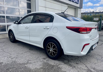 Подержанный автомобиль Kia Rio Sedan 2019 года (11 фото)