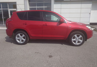 Подержанный автомобиль Toyota RAV4 2006 года (6 фото)