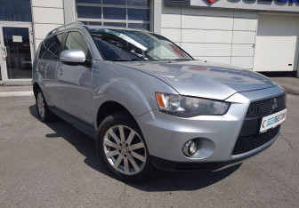 Подержанный автомобиль Mitsubishi Outlander 2010 года (3 фото)