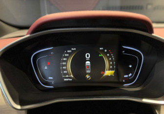 Подержанный автомобиль Geely Coolray 2023 года (12 фото)