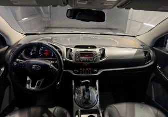Подержанный автомобиль Kia Sportage 2010 года (8 фото)