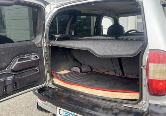 Подержанный автомобиль Chevrolet Niva 2005 года (10 фото)