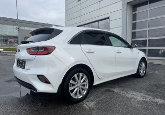 Подержанный автомобиль Kia Ceed Hatchback 2019 года (10 фото)
