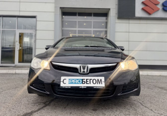 Подержанный автомобиль Honda Civic Sedan 2007 года (3 фото)