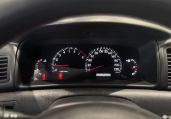 Подержанный автомобиль Toyota Corolla Hatchback 2005 года (13 фото)