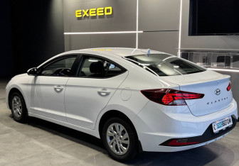 Подержанный автомобиль Hyundai Elantra Sedan 2019 года (5 фото)