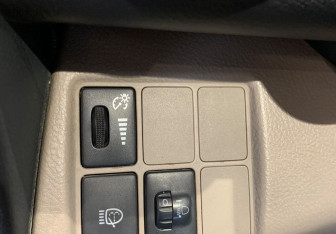 Подержанный автомобиль Toyota RAV4 2006 года (10 фото)